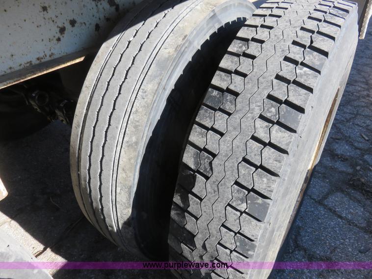 image for item K7024 1996 Utility flatbed trailer