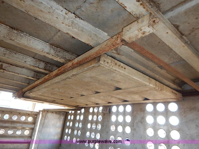 image for item K7295 1985 Merritt aluminum cattle pot trailer