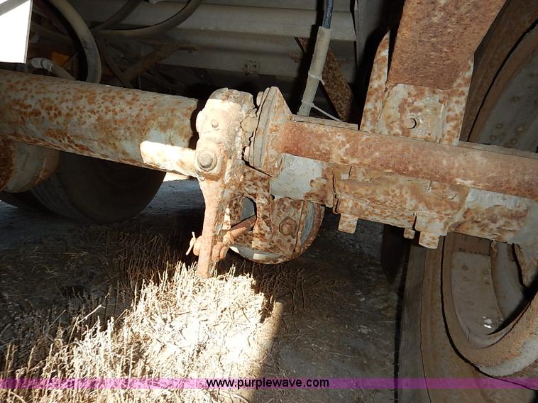 image for item K7295 1985 Merritt aluminum cattle pot trailer