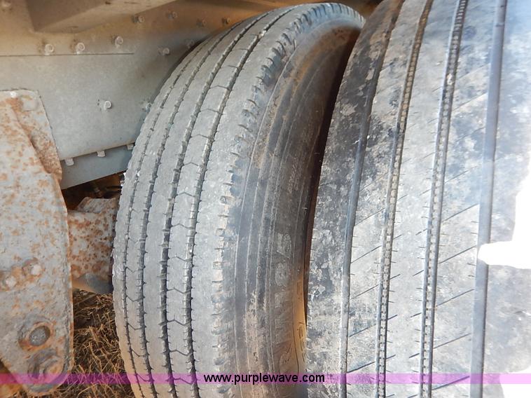 image for item K7295 1985 Merritt aluminum cattle pot trailer