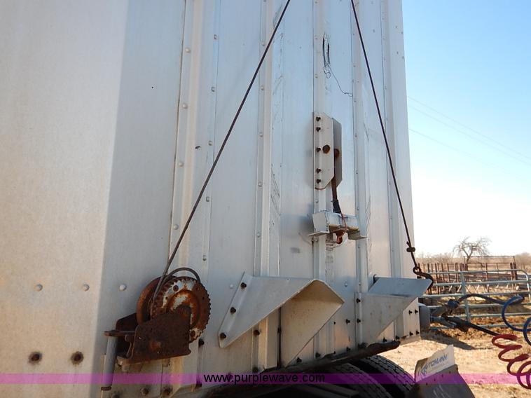 image for item K7295 1985 Merritt aluminum cattle pot trailer