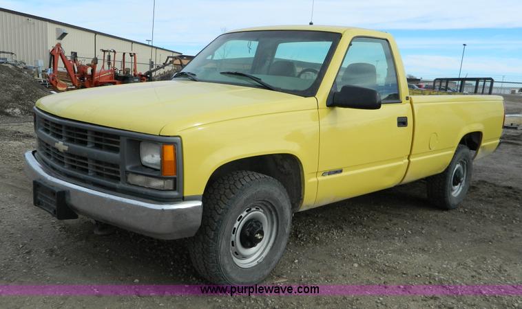 image for item AQ9343 1997 Chevrolet 1500 pickup truck
