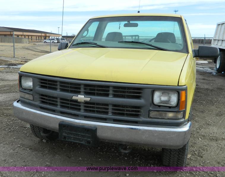 image for item AQ9343 1997 Chevrolet 1500 pickup truck