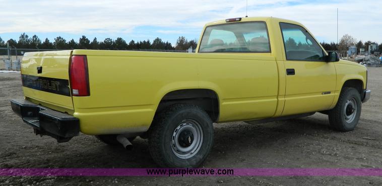 image for item AQ9343 1997 Chevrolet 1500 pickup truck