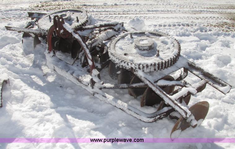 image for item AV9224 8"W disk