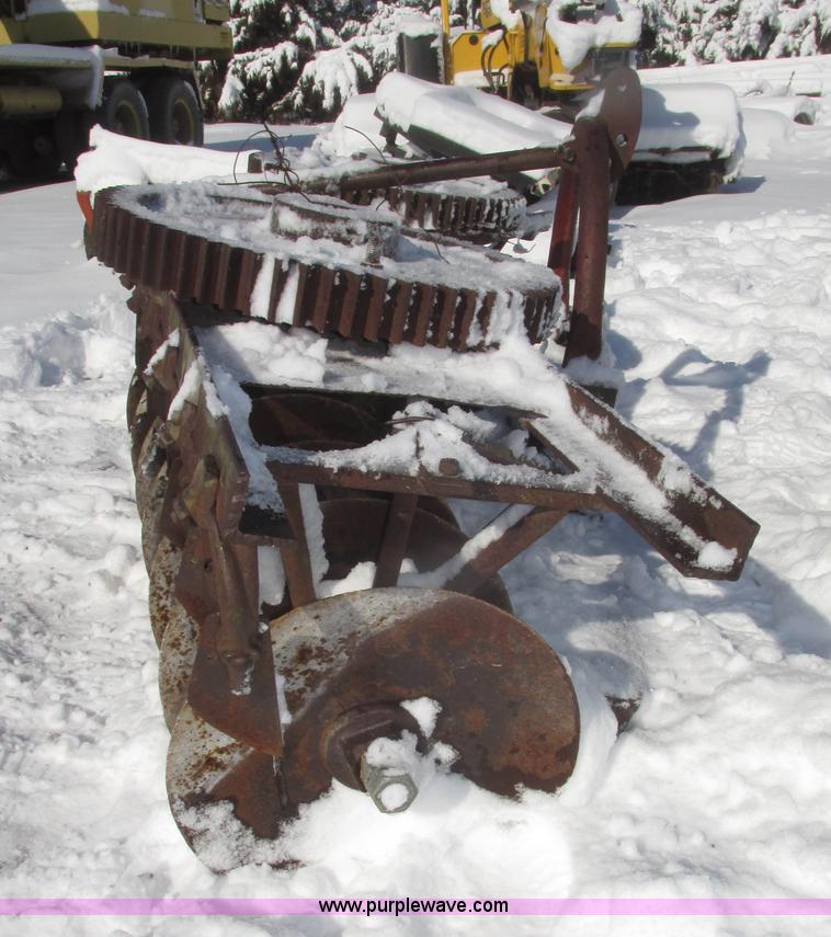 image for item AV9224 8"W disk