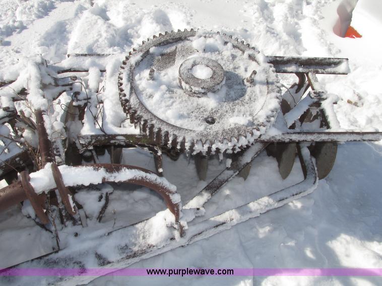 image for item AV9224 8"W disk