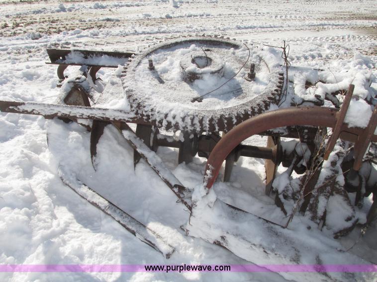 image for item AV9224 8"W disk