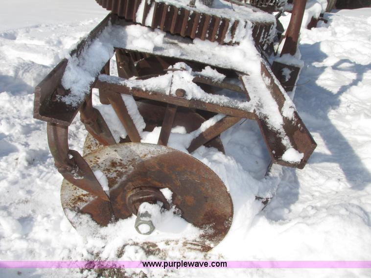 image for item AV9224 8"W disk