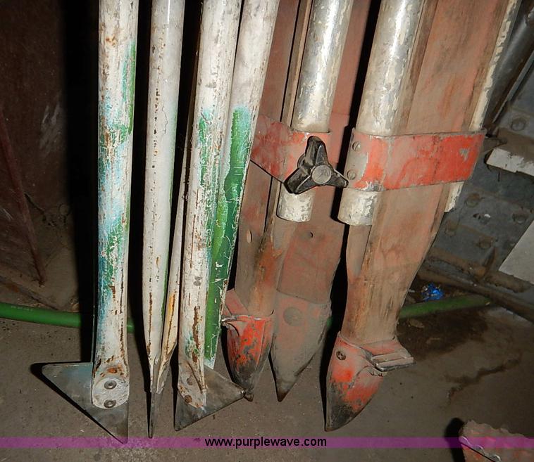 image for item AV9582 Assorted surveying equipment