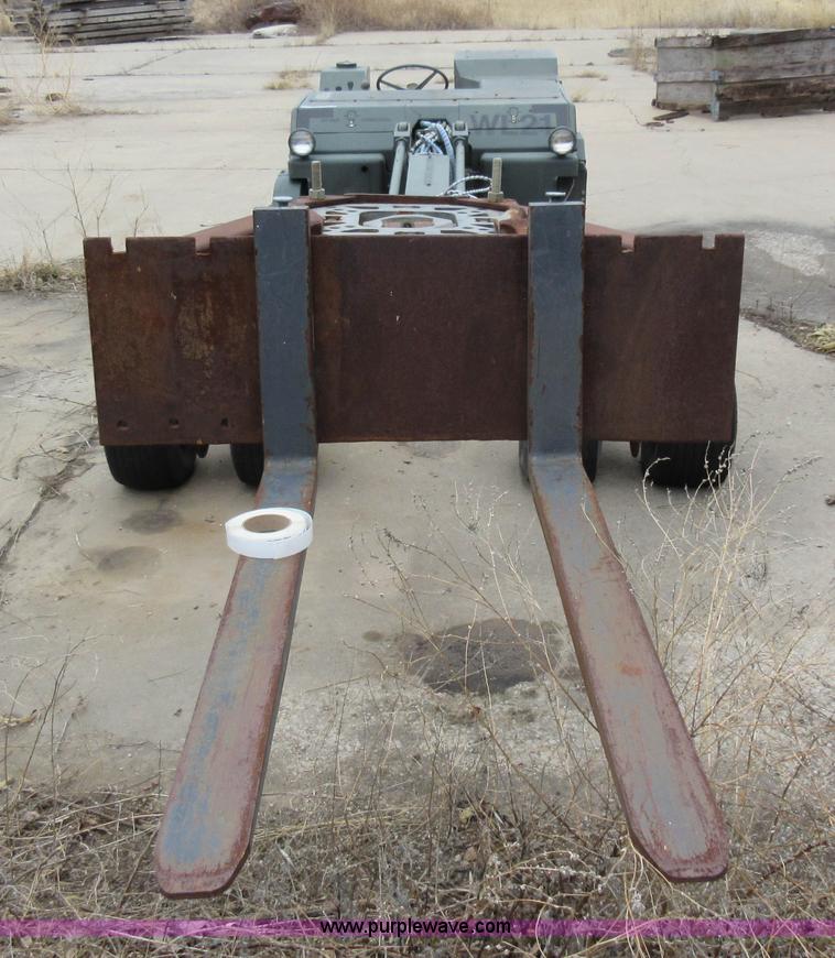 image for item AV9966 Ammo telehandler