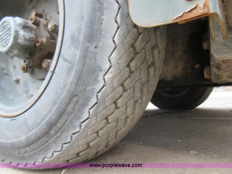 image for item AV9966 Ammo telehandler