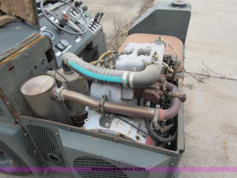 image for item AV9966 Ammo telehandler