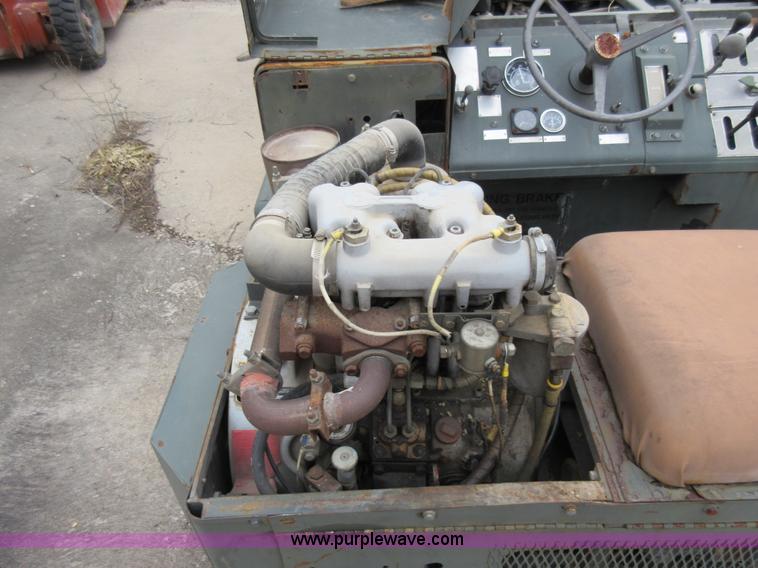 image for item AV9966 Ammo telehandler