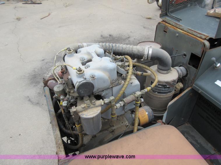 image for item AV9966 Ammo telehandler