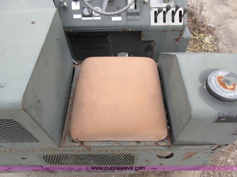 image for item AV9966 Ammo telehandler