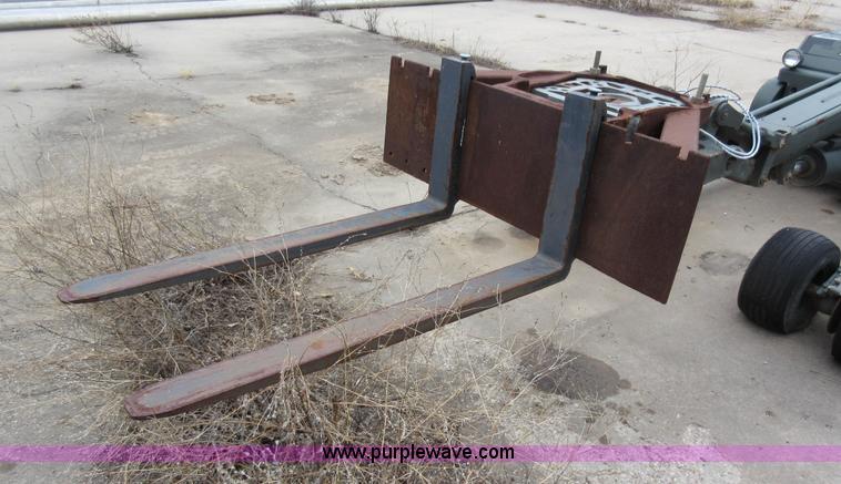 image for item AV9966 Ammo telehandler