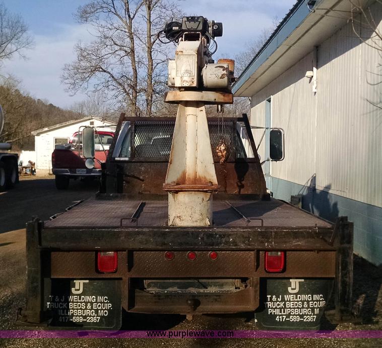 image for item AV9983 2001 Chevrolet Silverado 3500 flatbed truck