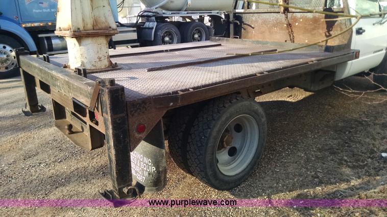 image for item AV9983 2001 Chevrolet Silverado 3500 flatbed truck