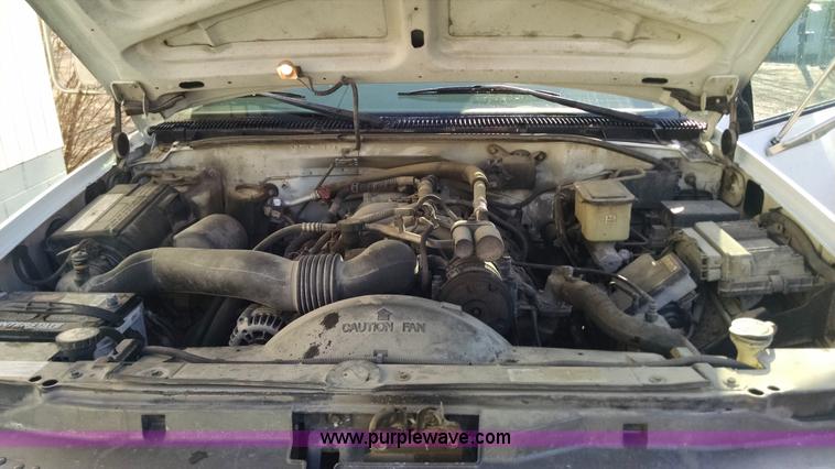 image for item AV9983 2001 Chevrolet Silverado 3500 flatbed truck