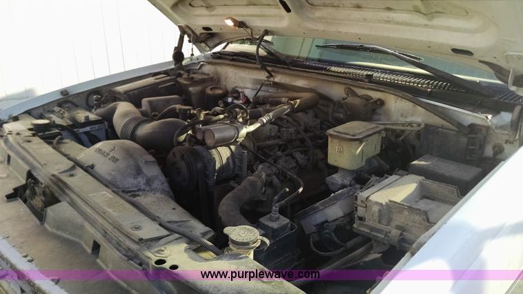 image for item AV9983 2001 Chevrolet Silverado 3500 flatbed truck