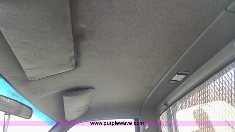 image for item AV9983 2001 Chevrolet Silverado 3500 flatbed truck