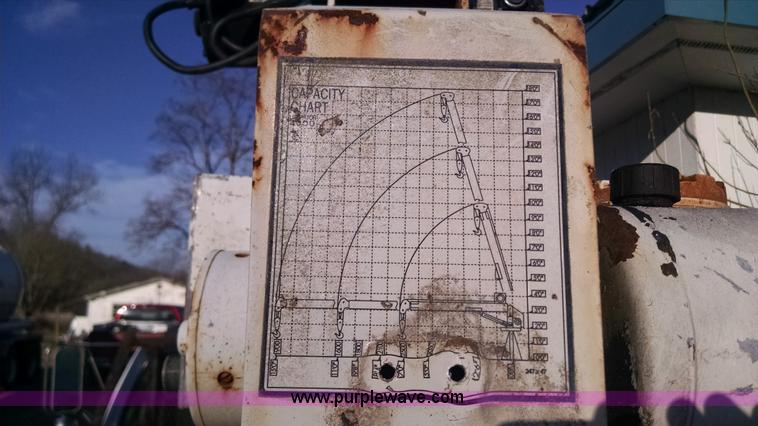 image for item AV9983 2001 Chevrolet Silverado 3500 flatbed truck