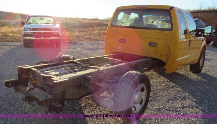 image for item AW9096 2008 Ford F350 SuperCab cab and chassis