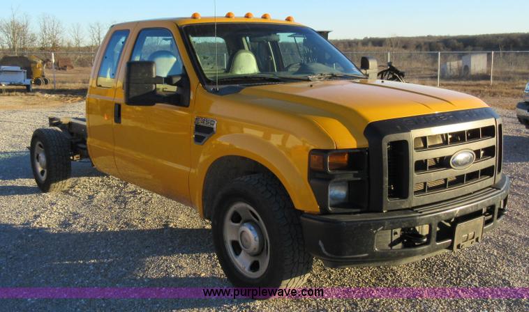 image for item AW9096 2008 Ford F350 SuperCab cab and chassis