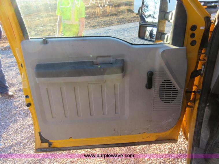 image for item AW9096 2008 Ford F350 SuperCab cab and chassis