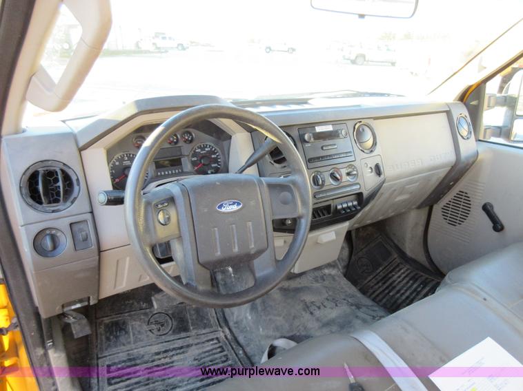 image for item AW9096 2008 Ford F350 SuperCab cab and chassis