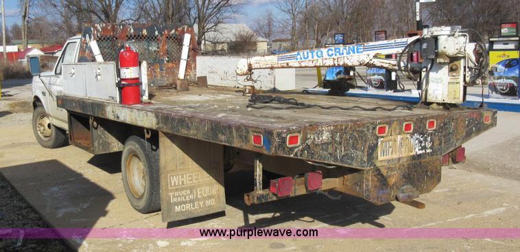 image for item AW9097 1997 Ford F350 XL flatbed truck