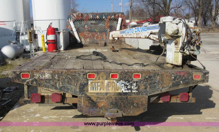 image for item AW9097 1997 Ford F350 XL flatbed truck