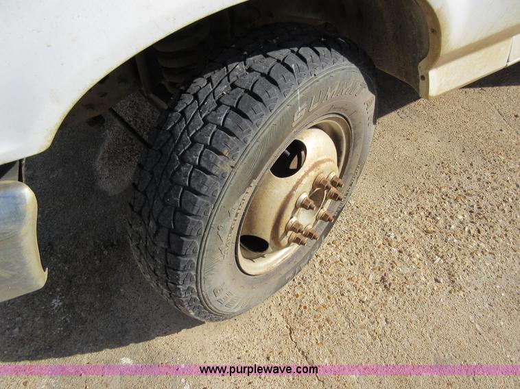 image for item AW9097 1997 Ford F350 XL flatbed truck