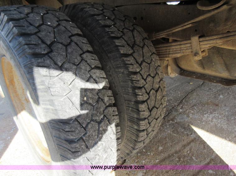 image for item AW9097 1997 Ford F350 XL flatbed truck