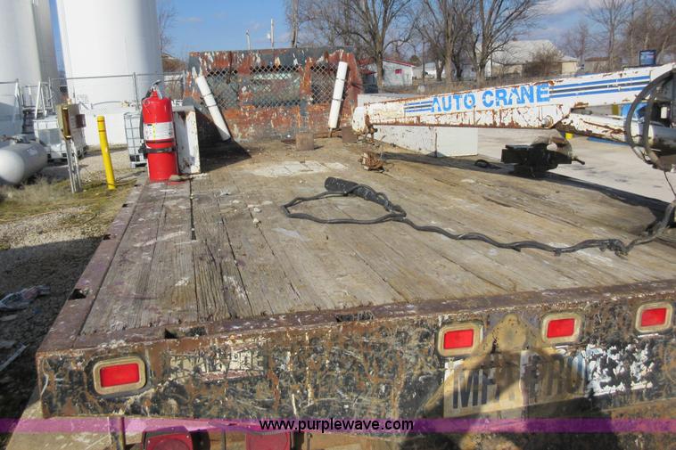 image for item AW9097 1997 Ford F350 XL flatbed truck