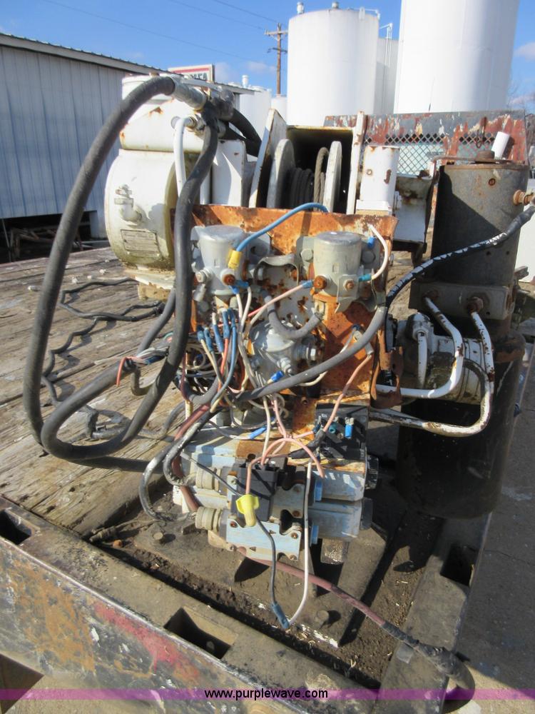 image for item AW9097 1997 Ford F350 XL flatbed truck