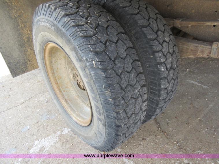 image for item AW9097 1997 Ford F350 XL flatbed truck