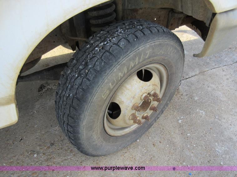 image for item AW9097 1997 Ford F350 XL flatbed truck