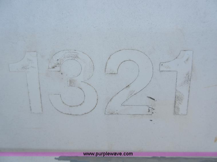 image for item AW9097 1997 Ford F350 XL flatbed truck