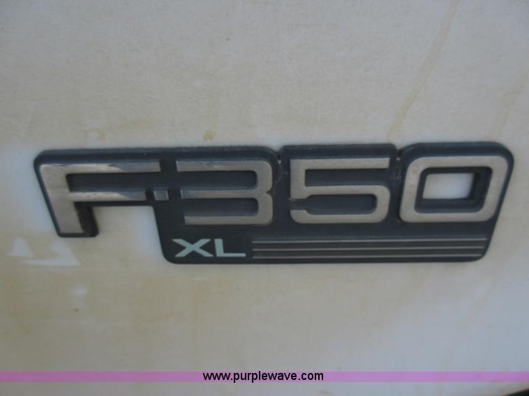 image for item AW9097 1997 Ford F350 XL flatbed truck