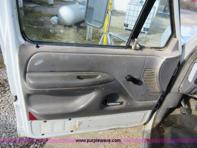 image for item AW9097 1997 Ford F350 XL flatbed truck