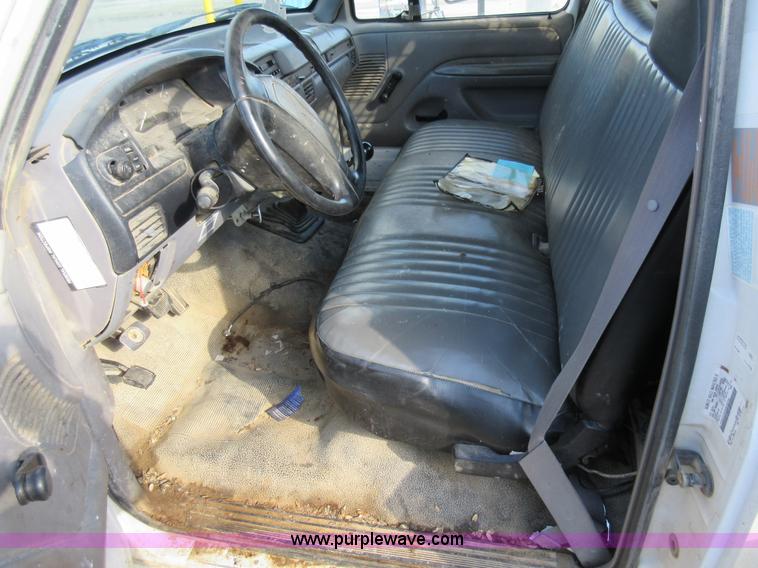 image for item AW9097 1997 Ford F350 XL flatbed truck