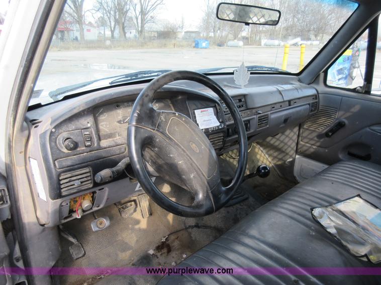 image for item AW9097 1997 Ford F350 XL flatbed truck