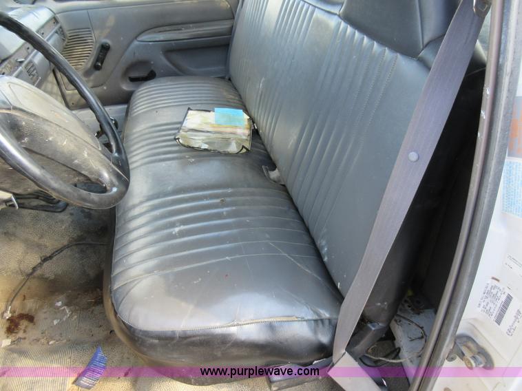 image for item AW9097 1997 Ford F350 XL flatbed truck