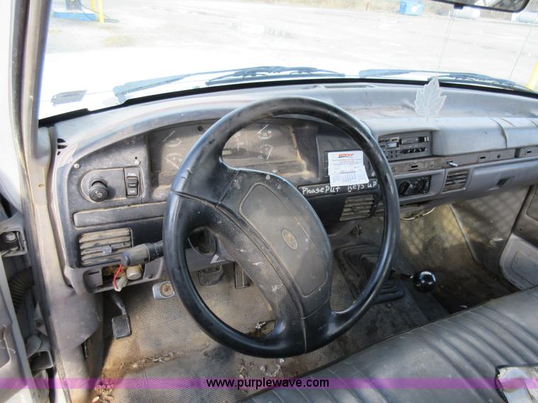 image for item AW9097 1997 Ford F350 XL flatbed truck