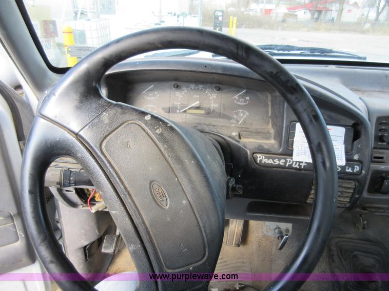 image for item AW9097 1997 Ford F350 XL flatbed truck