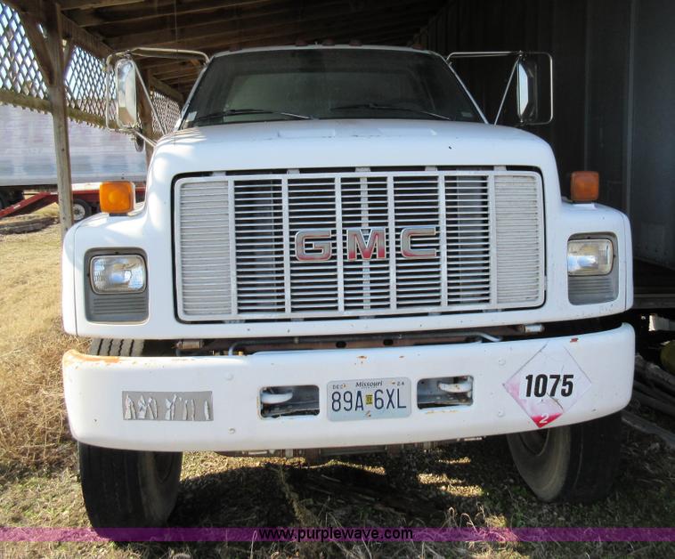 image for item AW9098 1994 GMC TopKick propane delivery truck