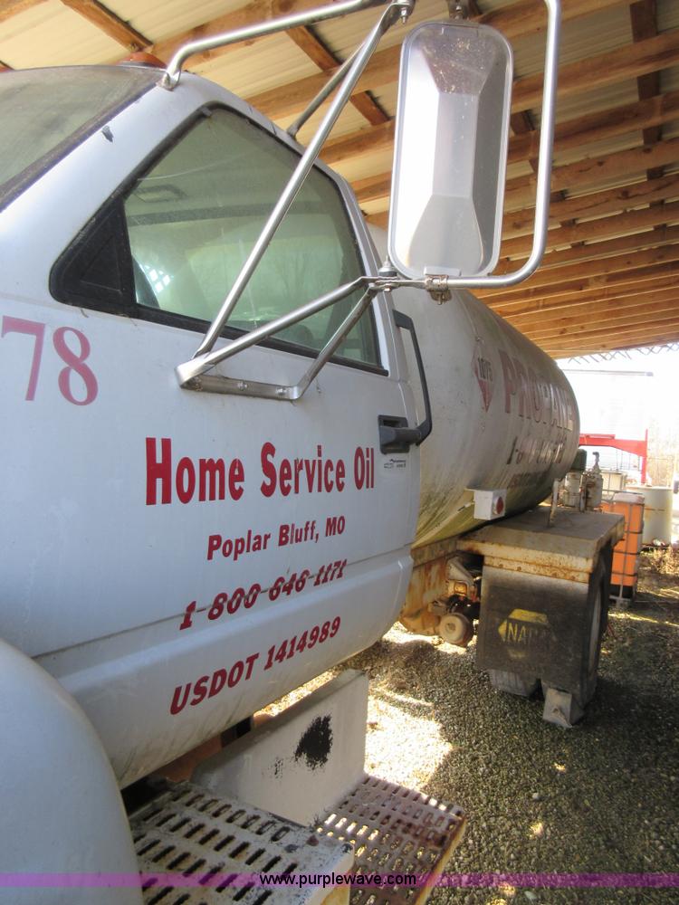 image for item AW9098 1994 GMC TopKick propane delivery truck