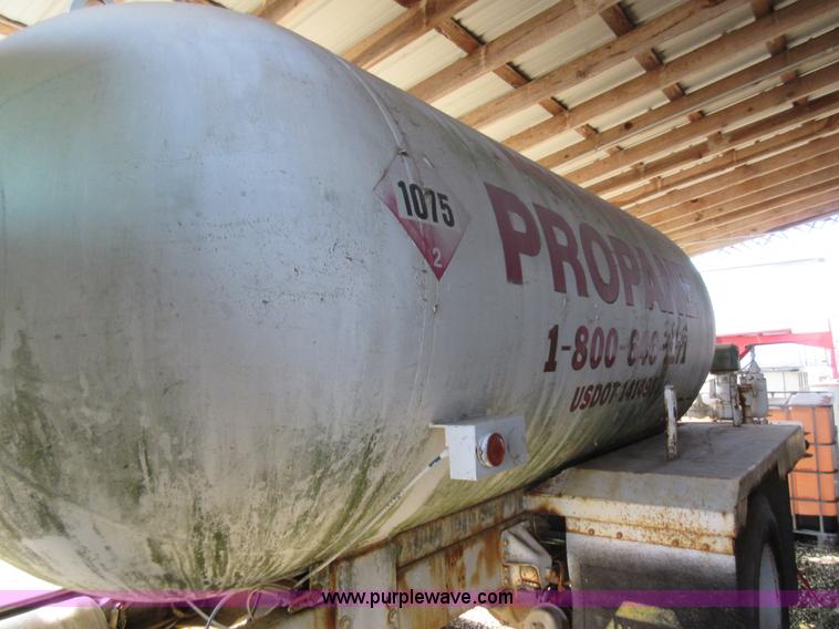 image for item AW9098 1994 GMC TopKick propane delivery truck